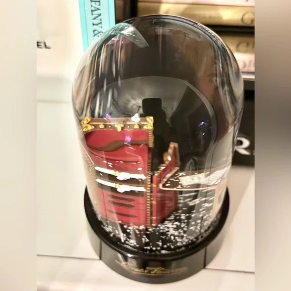 Louis Vuitton Snow Globe - Picture 6 of 6